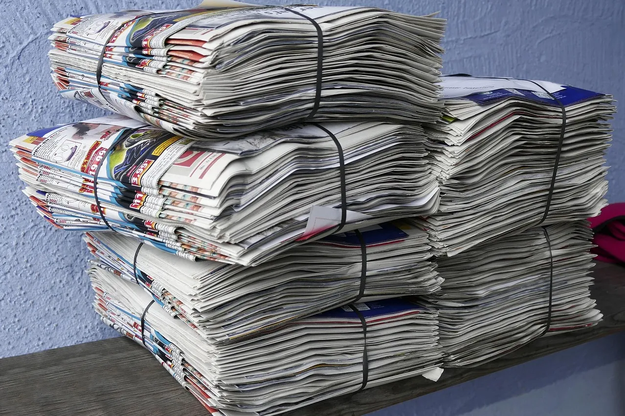 Newspapers, brochures, stack