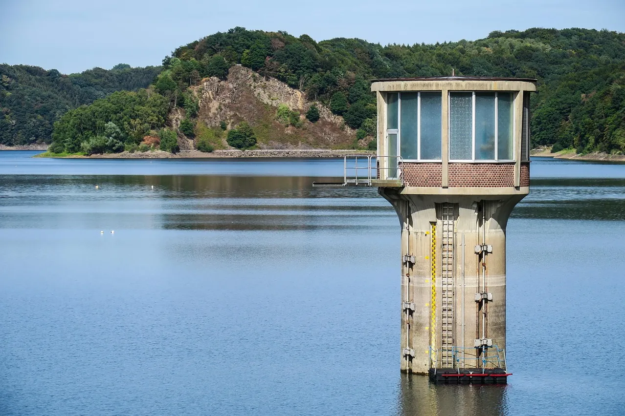 Dam, reservoir, nature