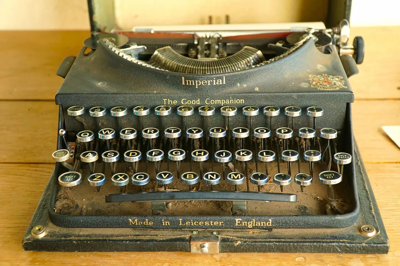 Typewriter, imperial typewriter, good companion typewriter