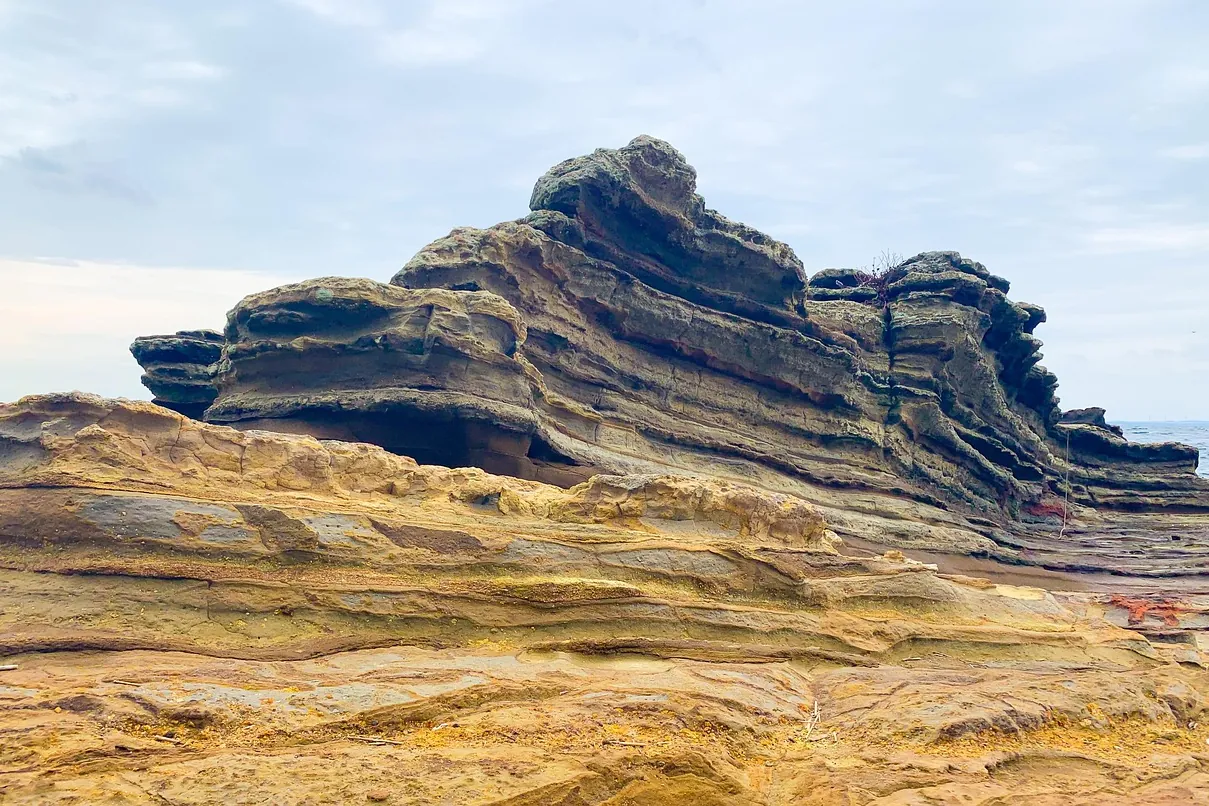 Strata, rock, sea