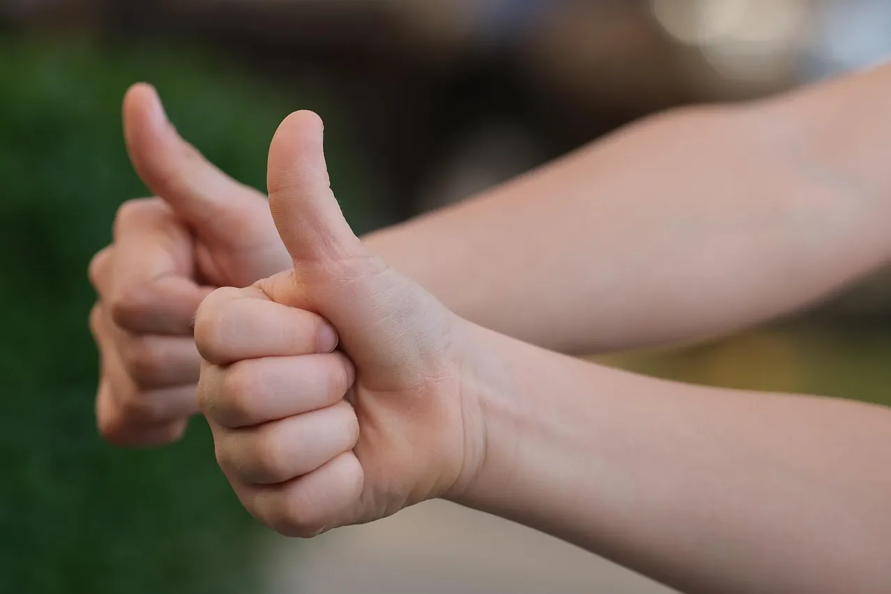 Thumbs up, positive, gesture