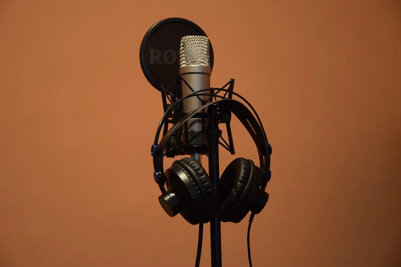 Microphone, headphones, music