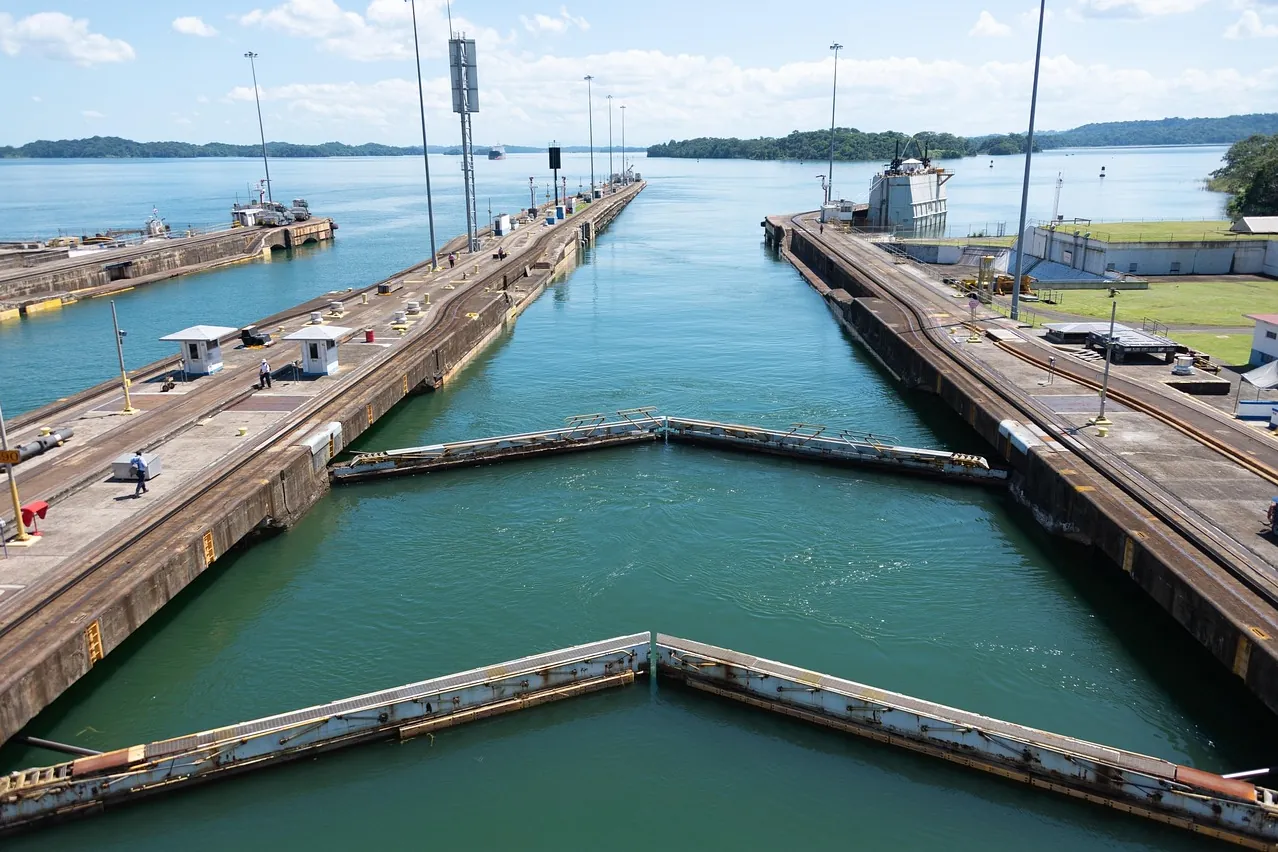 Panama canal, locks, canal