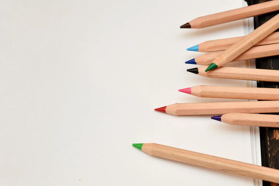 Pencils, leaf, to paint