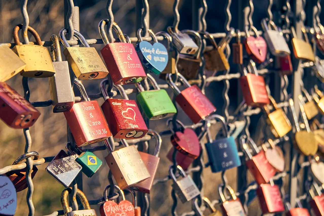 Love lock, padlock, railing