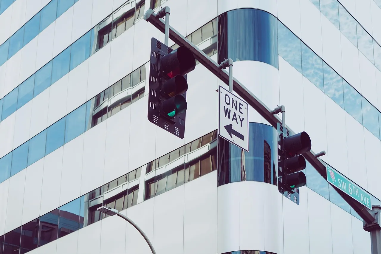 Traffic lights, building, city